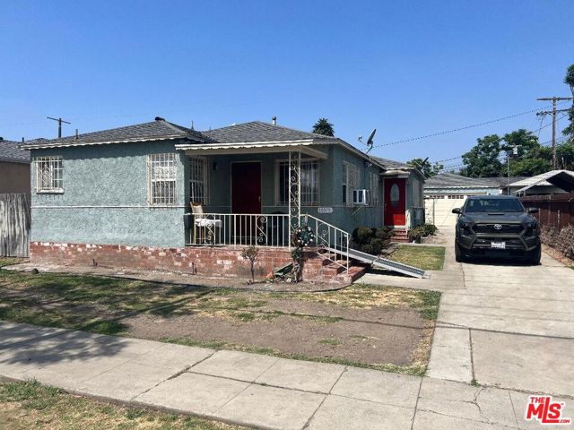 10515 Hoover Street, Los Angeles, California 90044, ,Multi-Family,For Sale,Hoover,24405579