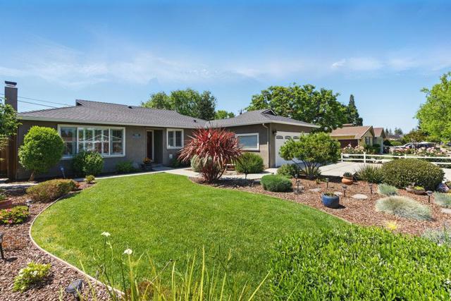 843 S Genevieve Lane, San Jose CA: https://media.crmls.org/mediaz/148c45ee-9ec8-4792-a95e-78aef9fac2c5.jpg