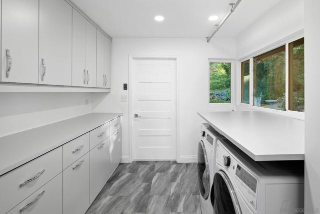 5030 Helix Ter, La Mesa CA: https://media.crmls.org/mediaz/148c6185-fe6c-4f0c-966f-83139a9d18a9.jpg