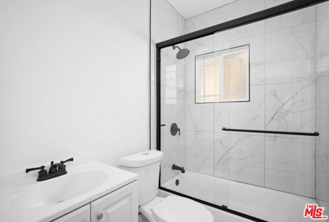 1050 W 48th Street, Los Angeles CA: https://media.crmls.org/mediaz/148c8681-ee48-4d15-a720-017fecc34f89.jpg