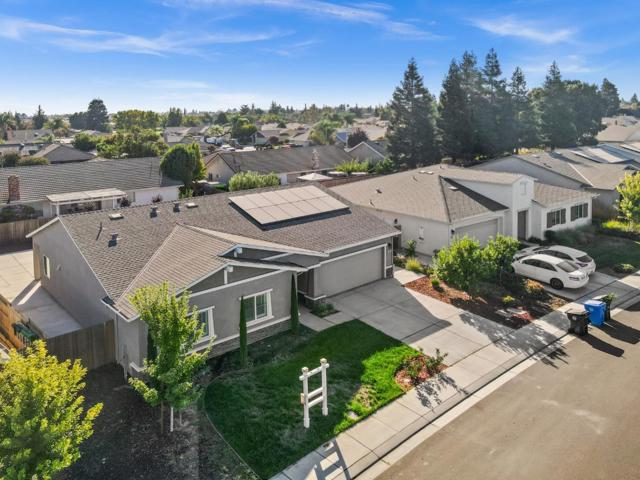 1340 Crimson Place, Manteca CA: https://media.crmls.org/mediaz/148cabba-fa77-449d-8bbd-ecbd603d76fc.jpg