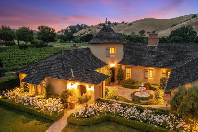 1305 Lions Peak Lane, San Martin CA: https://media.crmls.org/mediaz/148cb8f3-c664-4921-ab57-0983b2515612.jpg