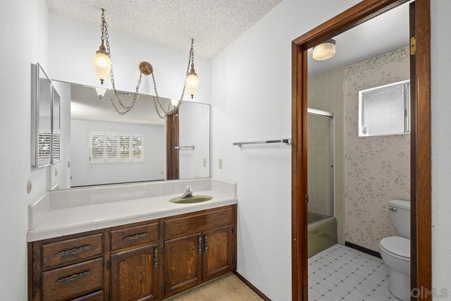 3718 Barbic Ct, Spring Valley CA: https://media.crmls.org/mediaz/148ce06c-eb54-4078-ae24-3d5cdea43288.jpg