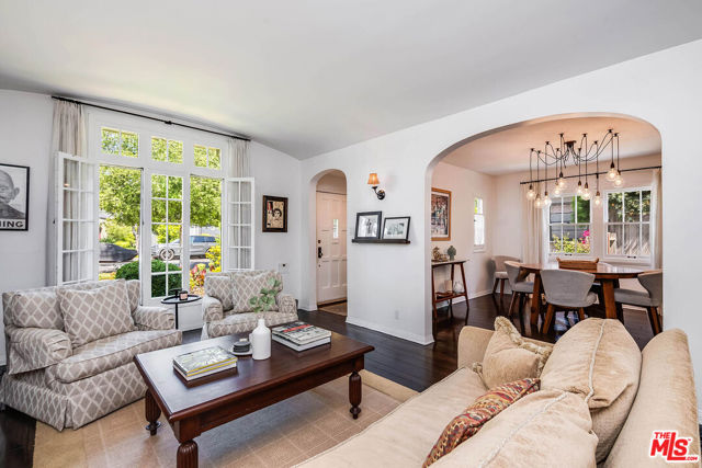 4150 Elmer Avenue, Studio City CA: https://media.crmls.org/mediaz/148d1c76-cba7-4f2a-ac16-0dc1213e9f26.jpg