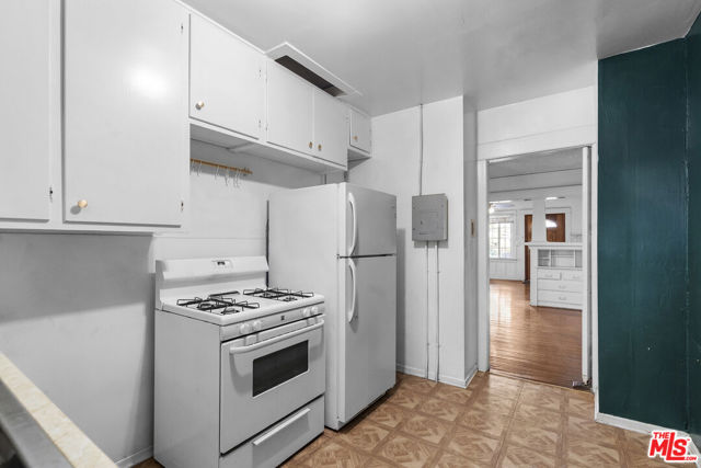219 S Avenue 60, Los Angeles CA: https://media.crmls.org/mediaz/148d6800-6f55-47fc-90b0-d1a19375c79a.jpg