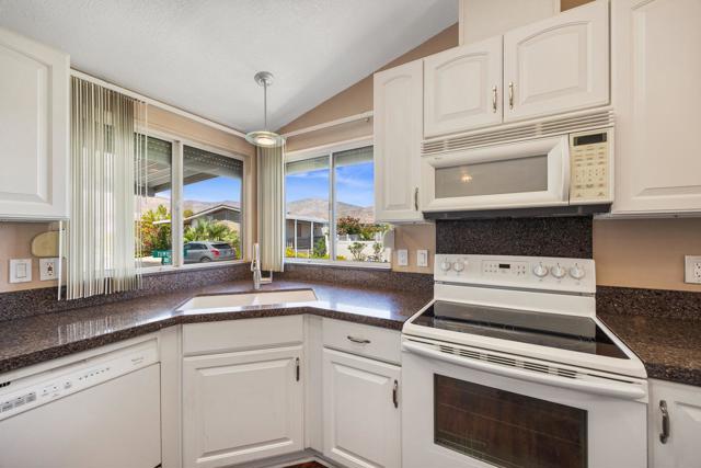 74711 Dillon Road, Desert Hot Springs CA: https://media.crmls.org/mediaz/148e7d3c-2bdd-4a68-bb88-d6b6fbc82311.jpg