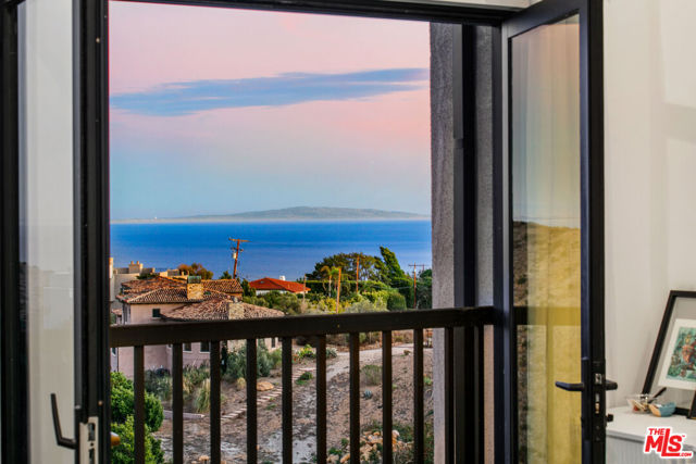 4756 Latigo Canyon Road, Malibu CA: https://media.crmls.org/mediaz/148eb927-b837-4626-9c24-731e9647a186.jpg