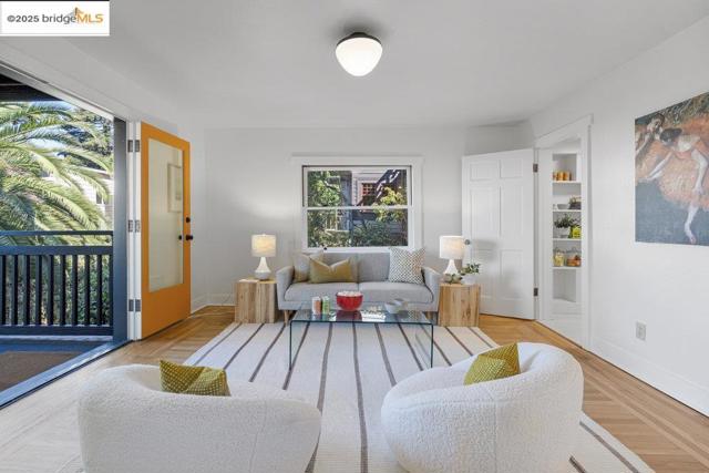 1398 Scenic Ave, Berkeley CA: https://media.crmls.org/mediaz/148f0fca-141e-45f7-9534-3686051d6d34.jpg