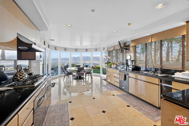 7833 Torreyson Drive, Los Angeles CA: https://media.crmls.org/mediaz/148f2c9e-ad6b-4a44-87d5-941a7e7e5627.jpg