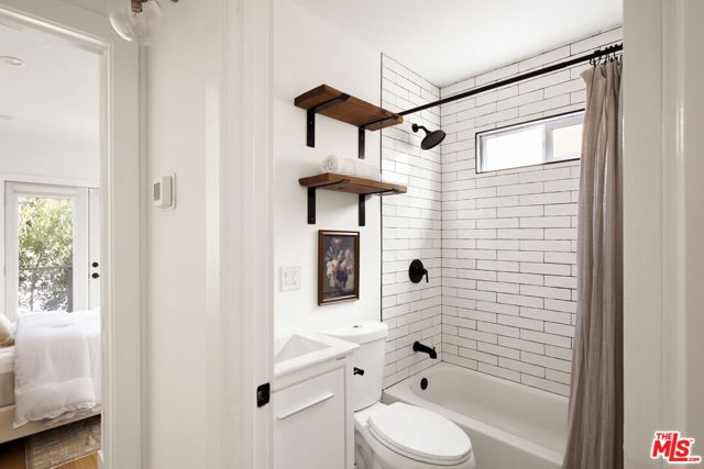 1140 N Coronado Street, Los Angeles CA: https://media.crmls.org/mediaz/149046c3-434b-44ef-b648-1cd086765709.jpg