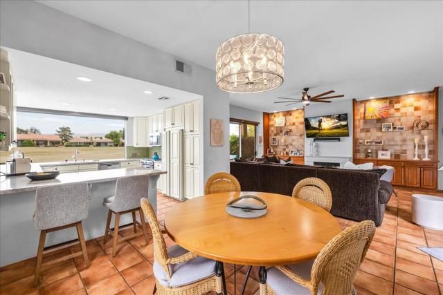 18 Hilton Head Drive, Rancho Mirage CA: https://media.crmls.org/mediaz/1490819c-2870-4224-a7a9-11e63cfebe9f.jpg