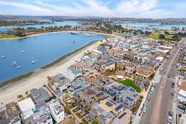 819 Kennebeck Ct, San Diego CA: https://media.crmls.org/mediaz/149099d7-9b89-473d-9a5b-bb2e338c7bbc.jpg