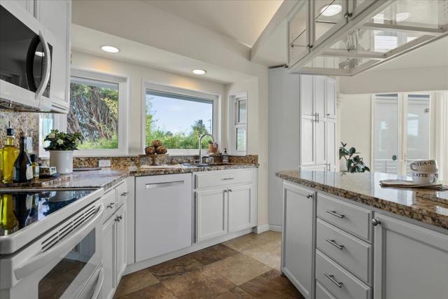 433 Seaview Drive, Aptos CA: https://media.crmls.org/mediaz/1490c22c-3564-4201-914e-16ce4d7c9903.jpg