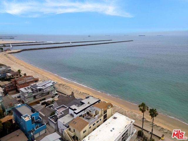 6601 E Seaside Walk, Long Beach CA: https://media.crmls.org/mediaz/1490c7c7-6b64-4b57-9444-510639bf24e4.jpg