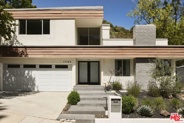 17155 Clemons Drive, Encino CA: https://media.crmls.org/mediaz/14916447-10c1-48d4-b7ef-b4afc308306e.jpg
