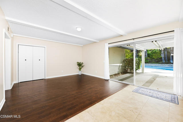 20027 Hiawatha Street, Chatsworth CA: https://media.crmls.org/mediaz/1491779d-97e9-498b-9ddf-e17334621ad4.jpg
