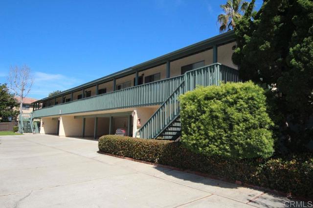 318 Juniper Avenue, Carlsbad CA: https://media.crmls.org/mediaz/14928394-26a4-4165-a94b-265f9f5e03b8.jpg