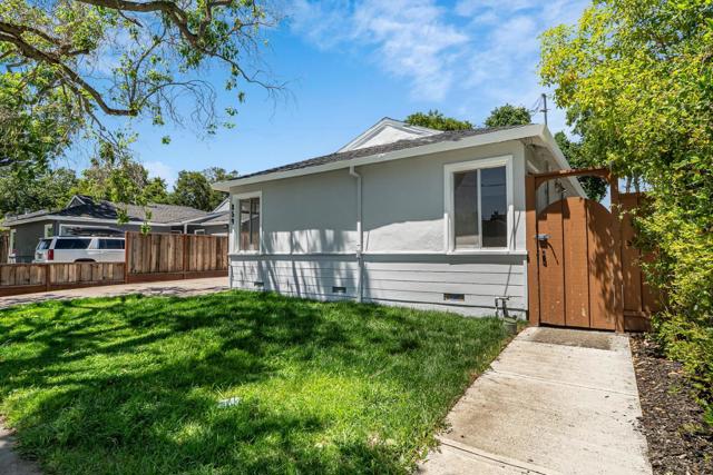 859 14th Avenue, Menlo Park CA: https://media.crmls.org/mediaz/1492b3d7-c136-4f82-a0a3-e25bc0b4bf3c.jpg