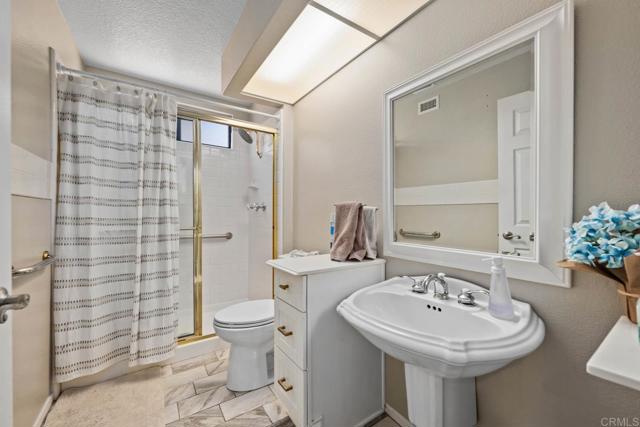 Detail Gallery Image 14 of 26 For 15560 La Entrada Dr, Moreno Valley,  CA 92551 - 5 Beds | 3 Baths
