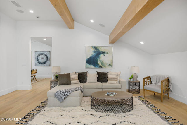 1324 La Granada Drive, Thousand Oaks CA: https://media.crmls.org/mediaz/14932d8f-7683-4933-ba6c-72cf50550169.jpg