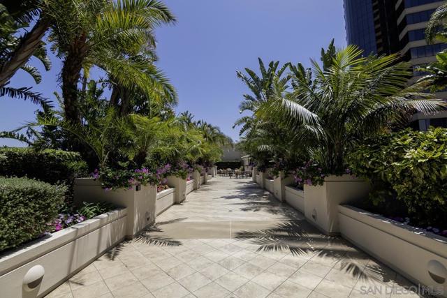 100 Harbor Drive, San Diego CA: https://media.crmls.org/mediaz/14934da9-fe78-4524-ba20-8c60df5fb903.jpg