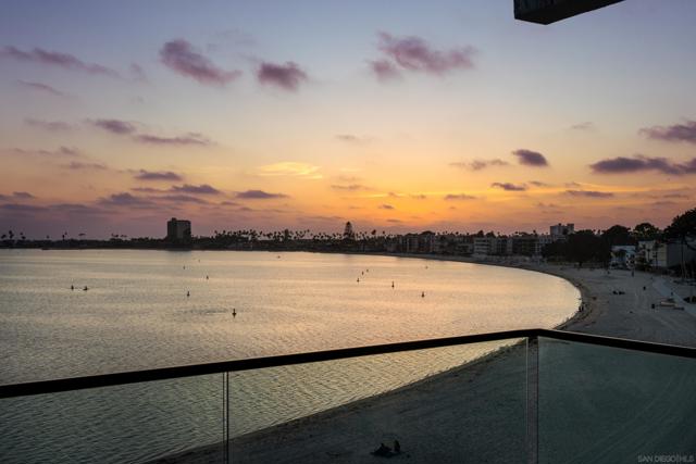3860 Riviera Dr, San Diego CA: https://media.crmls.org/mediaz/14935378-b23f-4666-9ab5-0c5dd82f0740.jpg