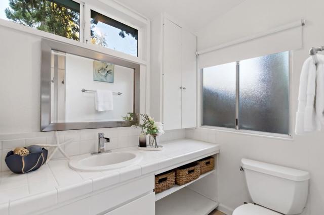 1019 Los Trancos Road, Portola Valley CA: https://media.crmls.org/mediaz/1493825f-ecb8-4103-941a-9812f84211b1.jpg