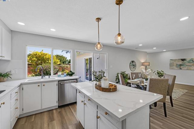 1942 Sherman Dr, Union City CA: https://media.crmls.org/mediaz/14939e3b-341f-42db-bc6b-9f13cf7125d0.jpg