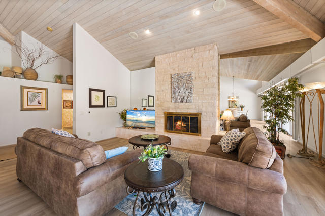 212 S Kavenish Drive, Rancho Mirage CA: https://media.crmls.org/mediaz/1493fc89-eeb8-4bee-bbfd-f5967cbb7362.jpg