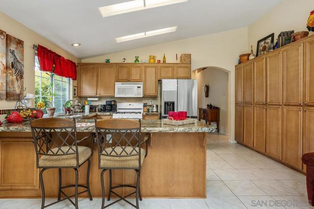 1150 ALOE CT., San Marcos CA: https://media.crmls.org/mediaz/149418a8-aaf8-4c20-9b70-ae94dca1cb14.jpg