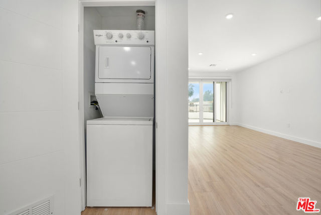 1832 S Barrington Avenue, Los Angeles CA: https://media.crmls.org/mediaz/149471aa-7431-4c26-8c24-a3f232920445.jpg