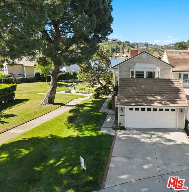 32134 Beachlake Lane, Westlake Village CA: https://media.crmls.org/mediaz/14947a61-4e87-443e-8bc9-a434024649ad.jpg