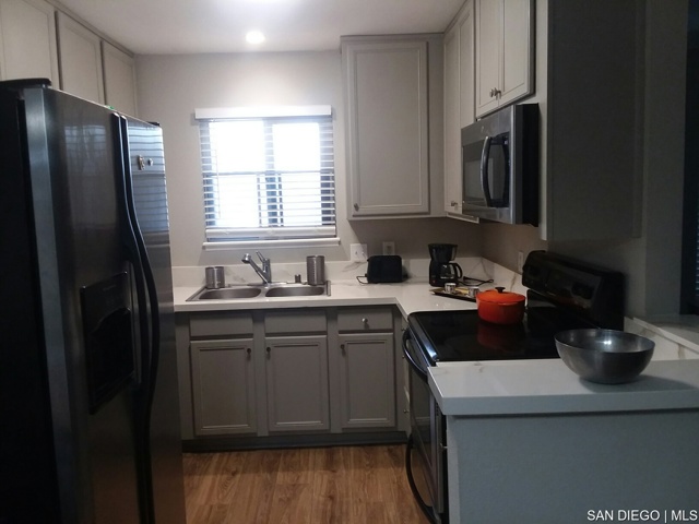 Image 7 of 14 For 1756 Essex St  Unit 311