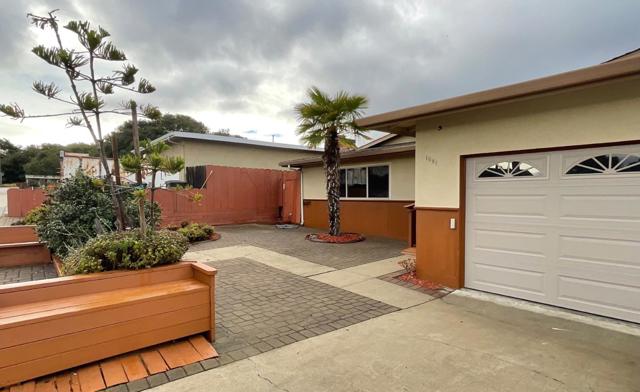 1081 Madrid Court, Seaside CA: https://media.crmls.org/mediaz/149586d0-0d59-4b44-98e3-6f23d6a28e84.jpg