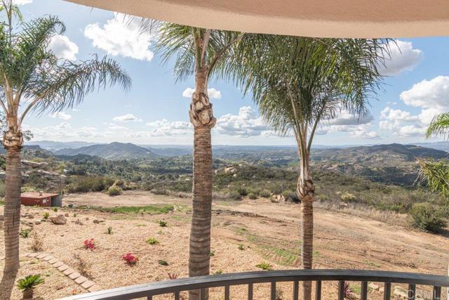 1810 Via Ladera, Fallbrook CA: https://media.crmls.org/mediaz/1495fc76-4c85-4932-9082-017f919e453b.jpg