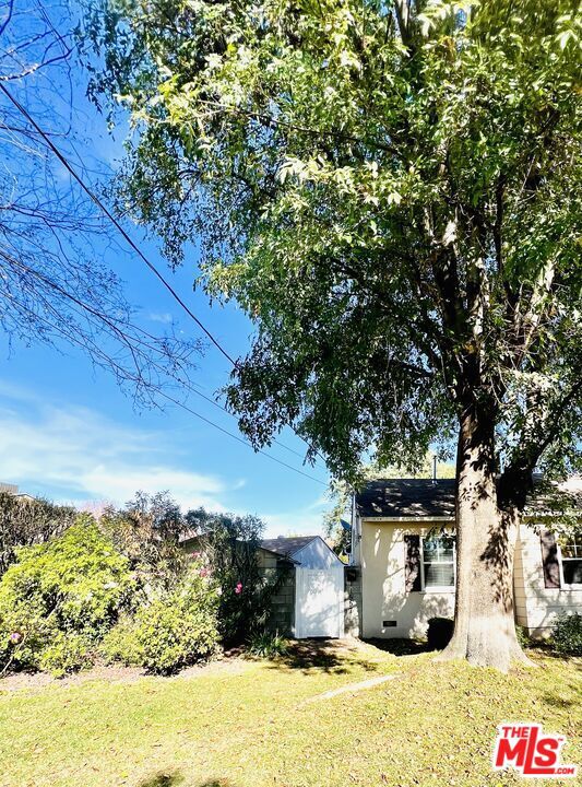 11559 Cumpston Street, North Hollywood CA: https://media.crmls.org/mediaz/14960ab2-24c7-45dd-b41b-66b6e3abdc78.jpg