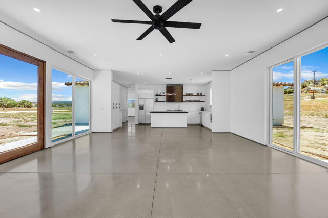 41265 Lakeshore Boulevard, Aguanga CA: https://media.crmls.org/mediaz/14961d90-74c0-405f-97be-66cc6fe2d106.jpg