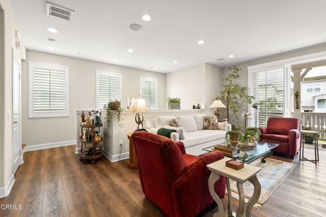 Detail Gallery Image 12 of 46 For 3729 Islander Walk, Oxnard,  CA 93035 - 4 Beds | 3/1 Baths