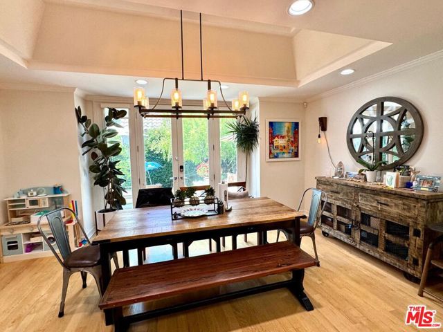328 15th Street, Santa Monica CA: https://media.crmls.org/mediaz/14969533-158b-467d-bc2b-782a4f265f49.jpg