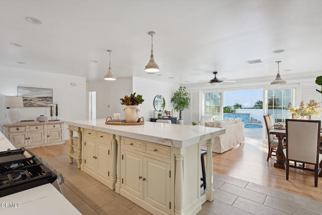 10325 Darling Road, Ventura CA: https://media.crmls.org/mediaz/1497307f-5502-45a4-95ab-f5a8c803eb10.jpg
