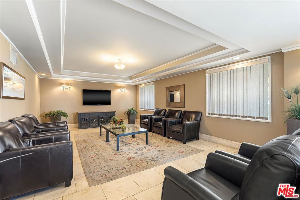 620 S Gramercy Place #103