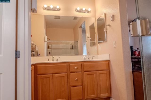 7519 Georgica Way, Sacramento CA: https://media.crmls.org/mediaz/1497756c-756a-4ff1-b531-67e8d350bfd0.jpg