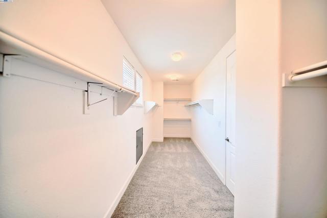 1069 Dry Creek Ct, Lathrop CA: https://media.crmls.org/mediaz/149783d1-df78-4253-b43d-c36f511a2af8.jpg