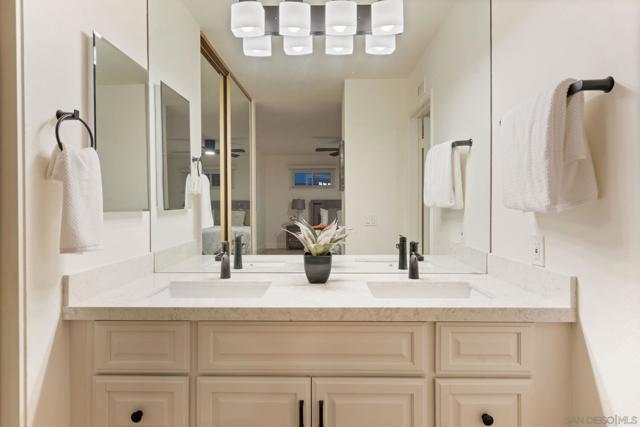 6221 BRYNWOOD COURT, San Diego CA: https://media.crmls.org/mediaz/1498087c-333e-4beb-870b-a9bb7769e025.jpg