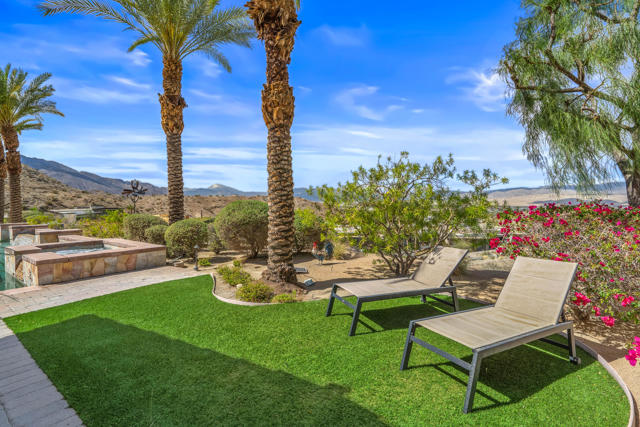 31 Hillcrest Drive, Rancho Mirage CA: https://media.crmls.org/mediaz/1498410d-1d6c-40a6-8f19-4c0b7290a437.jpg
