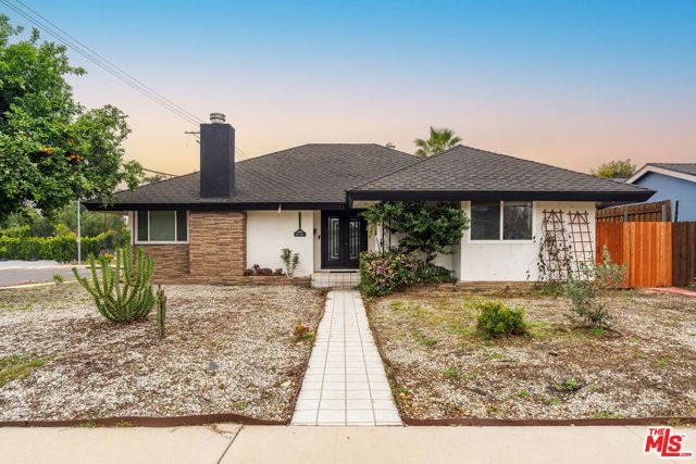 8901 Rubio Avenue, North Hills CA: https://media.crmls.org/mediaz/14987bf2-33b0-4b7c-b611-c86881c2ae6e.jpg