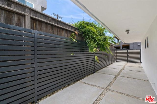 4922 S Centinela Avenue, Los Angeles CA: https://media.crmls.org/mediaz/1498bc92-6472-4a2d-a362-056b67de597f.jpg