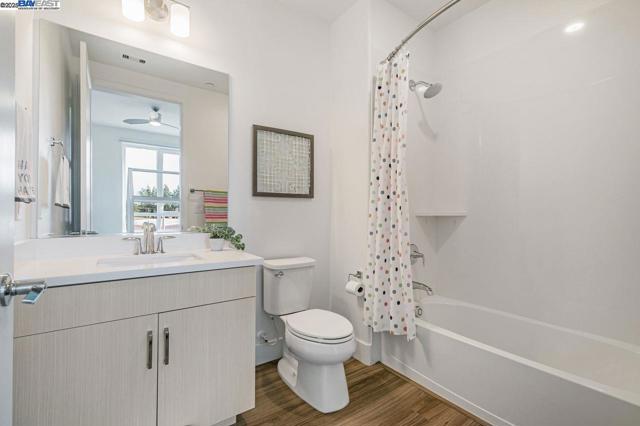2359 Halogen Cmn, Fremont CA: https://media.crmls.org/mediaz/14991efb-fd08-4ecf-834b-12962b136c4c.jpg