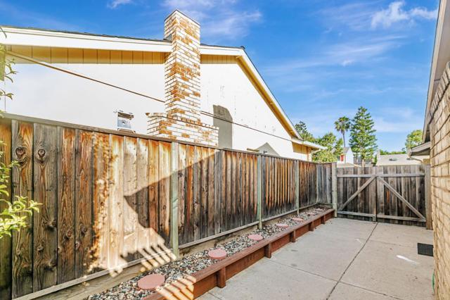 5186 Sunny Creek Drive, San Jose CA: https://media.crmls.org/mediaz/14995014-7b73-495a-b125-50374f5c2716.jpg