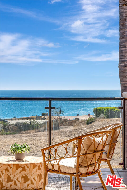 6412 Lunita Road, Malibu CA: https://media.crmls.org/mediaz/14999d7e-a5dd-4483-b71b-fa12e1acb49e.jpg